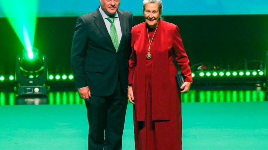entrega medalla provincia alfombras baldomero